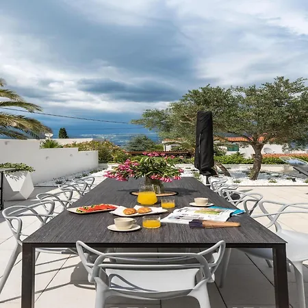 Apartment In Slatine Near The Beach, Cleaning Included * Traù