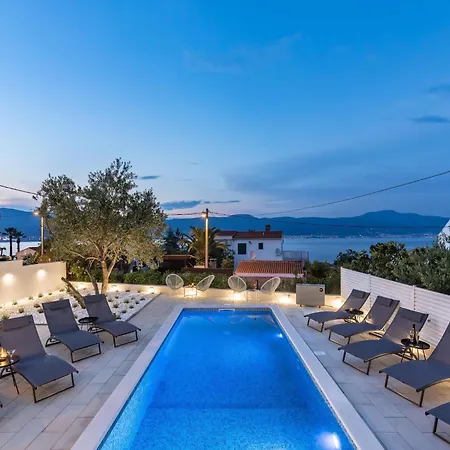 Apartment Apartment In Slatine Near The Beach, Cleaning Included *