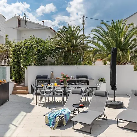 Apartment In Slatine Near The Beach, Cleaning Included Apartment