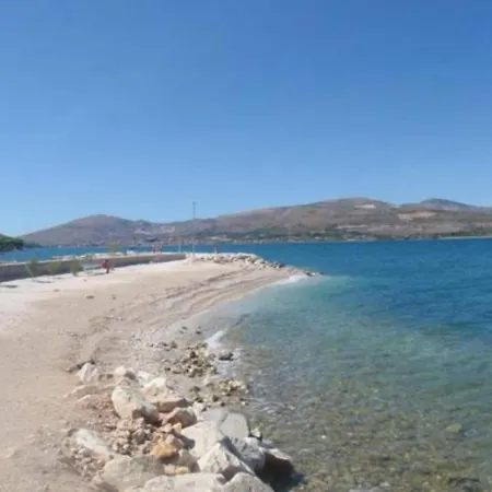Apartment In Slatine Near The Beach, Cleaning Included Appartamento *