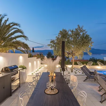 Apartment Apartment In Slatine Near The Beach, Cleaning Included *
