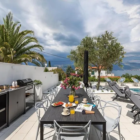 Apartment In Slatine Near The Beach, Cleaning Included Apartment Trogir