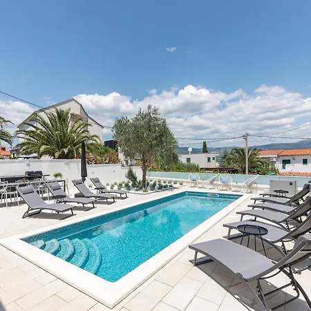Apartment In Slatine Near The Beach, Cleaning Included Apartment Trogir