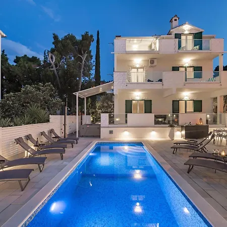 Apartment In Slatine Near The Beach, Cleaning Included Apartment Trogir